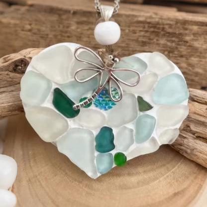 Adorno de corazón y libélula de vidrio marino | Decoración costera artesanal ✨