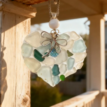 Adorno de corazón y libélula de vidrio marino | Decoración costera artesanal ✨