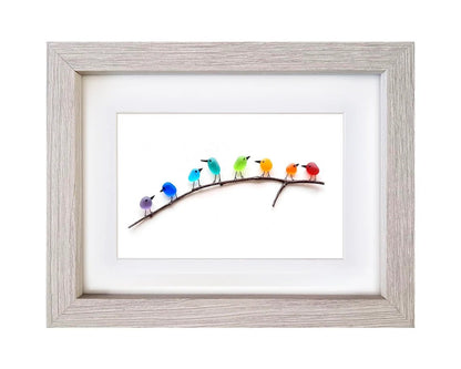 Pájaros arcoíris de vidrio marino: una obra de arte única y artesanal 