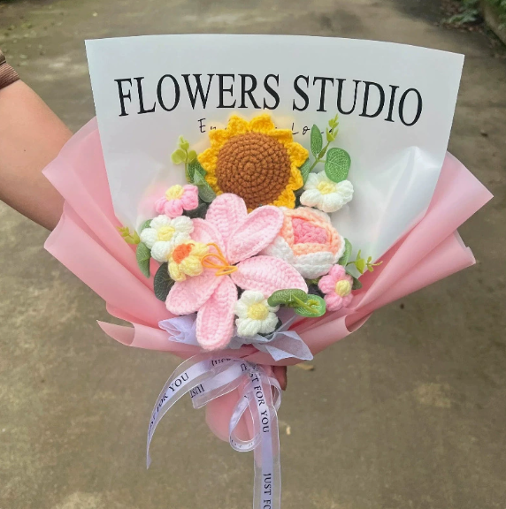 Mother's Day Gift🌺Everlasting Love: Handcrafted Crochet Lily & Rose Bouquet