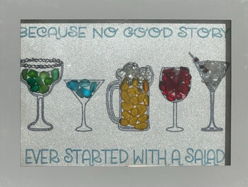 Cócteles de la hora feliz con arte en vidrio marino 