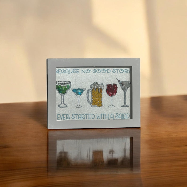 Cócteles de la hora feliz con arte en vidrio marino 