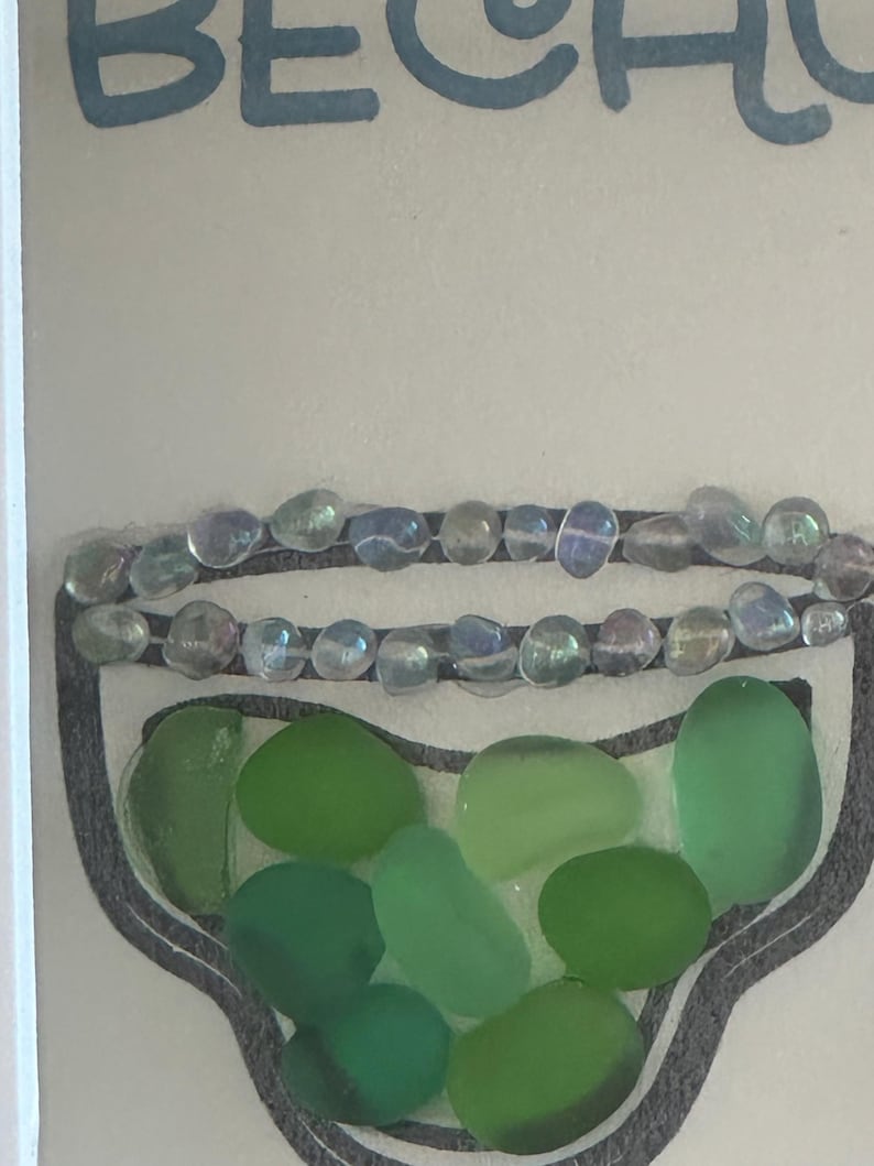 Cócteles de la hora feliz con arte en vidrio marino 