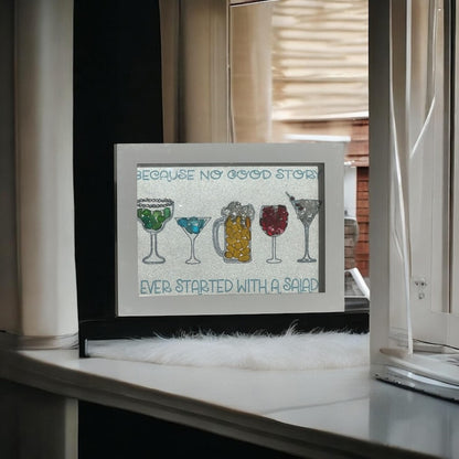 Cócteles de la hora feliz con arte en vidrio marino 