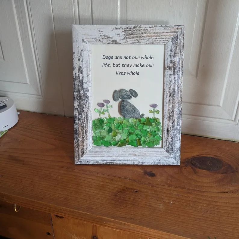 🐶Arte con vidrio marino y guijarros: "Los perros no son toda nuestra vida, pero hacen que nuestras vidas sean completas". 