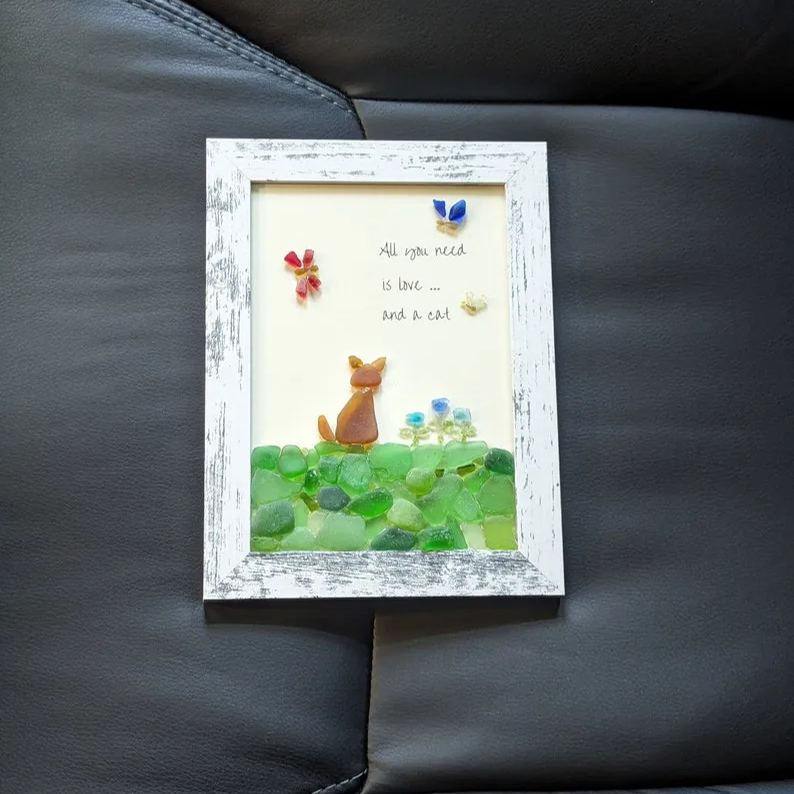 Arte en vidrio marino: Todo lo que necesitas es amor y un gato. Un regalo único para los amantes de los gatos. 